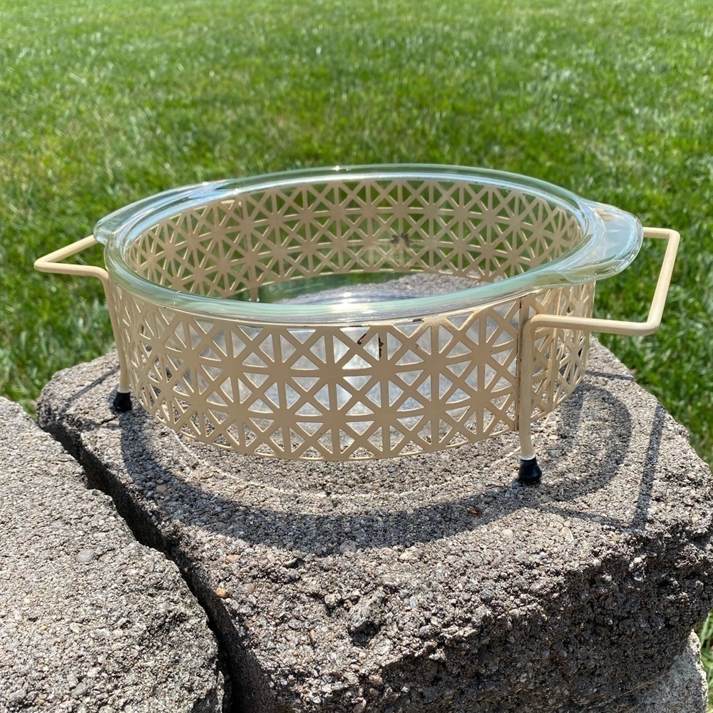 VINTAGE~CREAM COLOR MESH~2 qt. CASSEROLE DISH HOLDER~FIRE KING DISH ~NO LID~G22